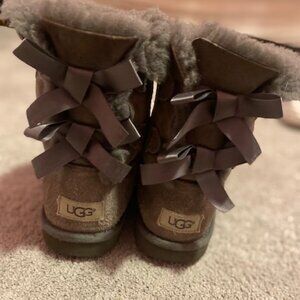 GIRL UGGS